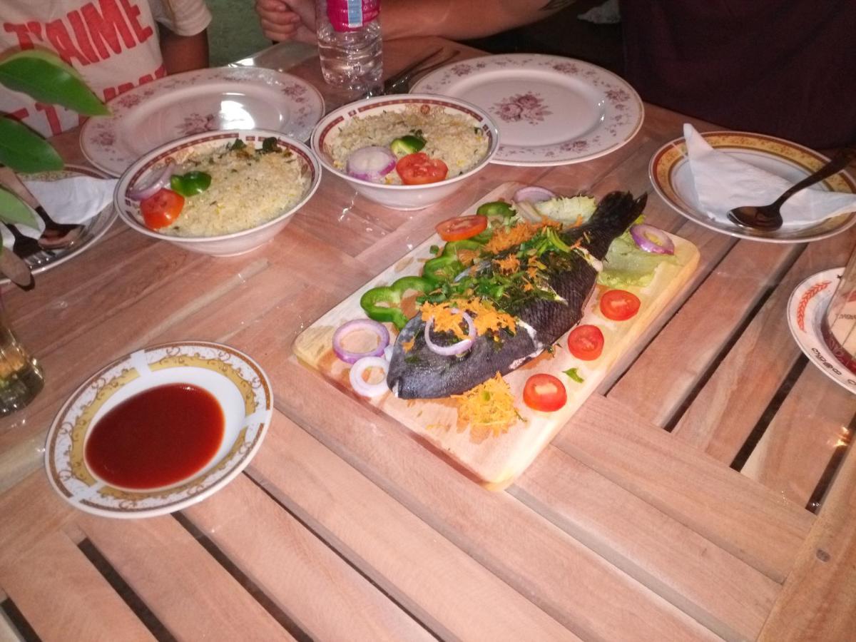Silent Peacock Villa And Peacock Cafe 坦加拉 外观 照片