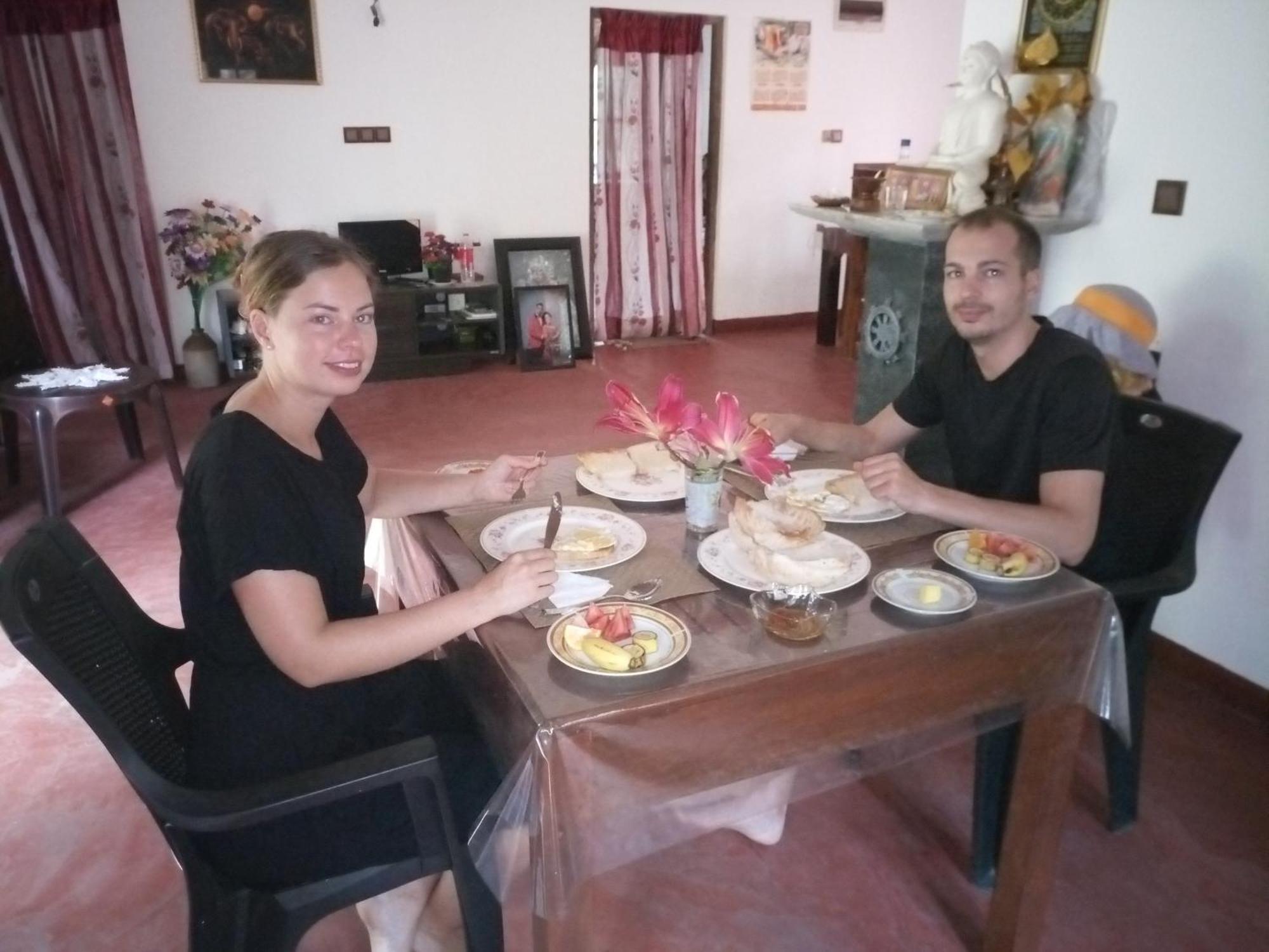 Silent Peacock Villa And Peacock Cafe 坦加拉 外观 照片
